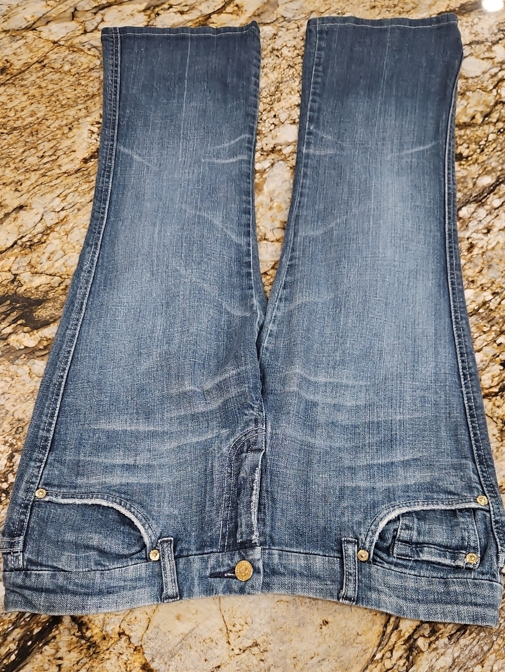 7 for all mankind Women's Blue Capri Jeans. Size 31 Inseam 23.5" Rise 7.5"